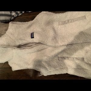 Small women’s PATAGONIA  fuzzy vest